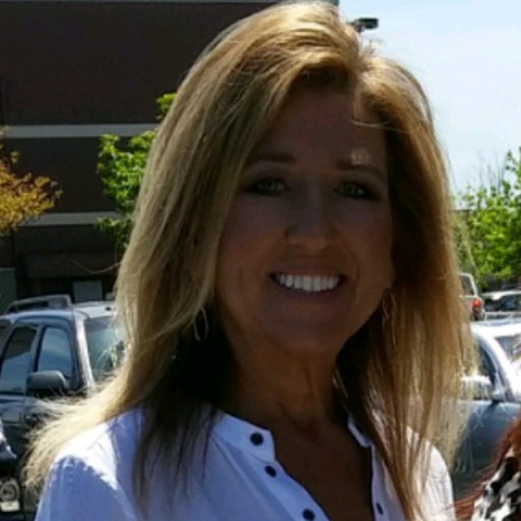 Meet your Posher, Stephanie - Picture 1 of 1